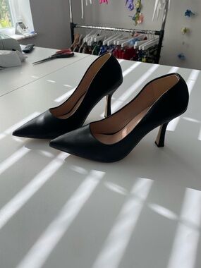 Classic Black Pointed-Toe Stiletto Pumps - Women's Heels